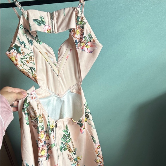 L'ATISTE Floral Backless Dress in Cream - Picture 3 of 5